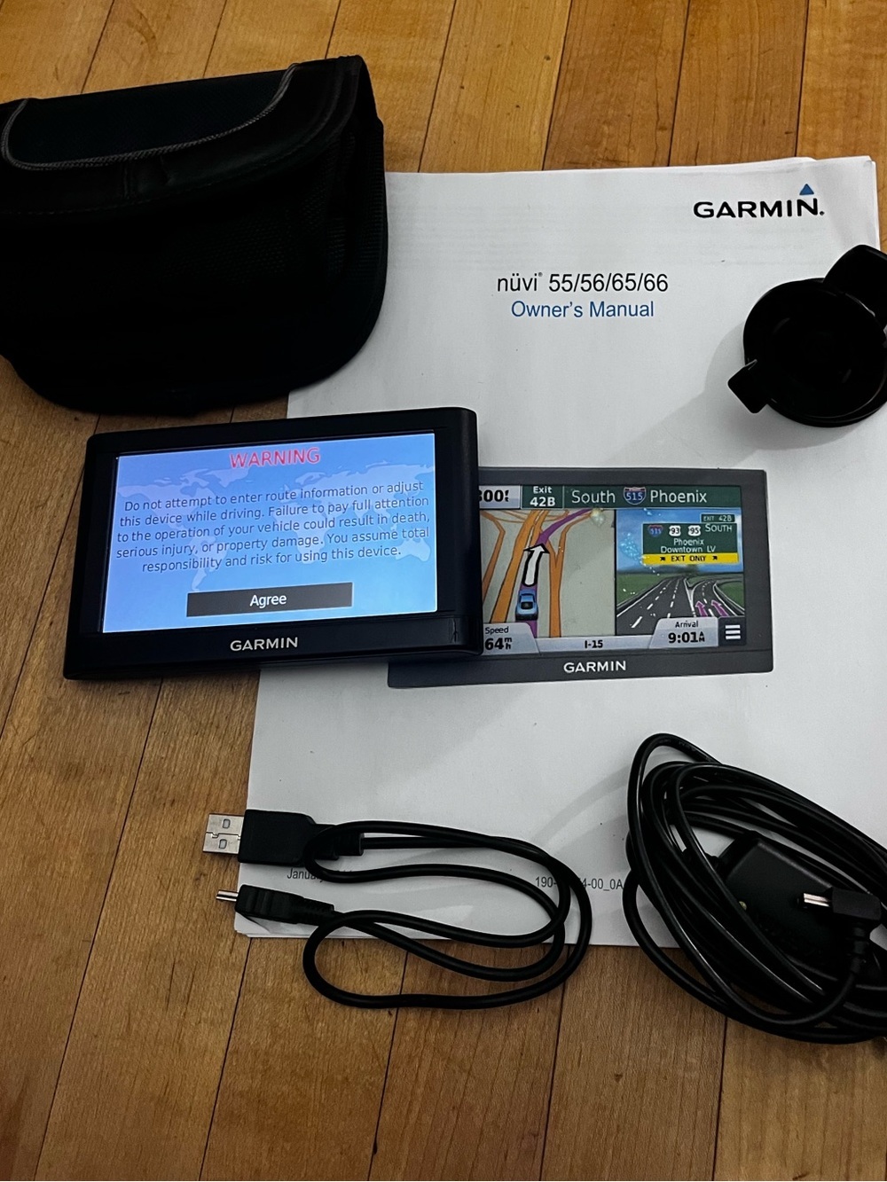Garmin nuvi 55 GPS Car Navigation Bundle Touchscreen Dash Mount Charger 5”